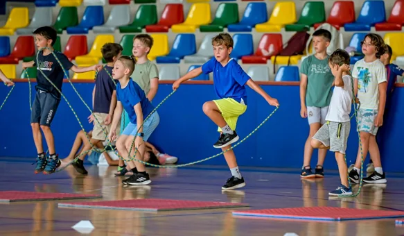 FOTO Stotinjak osnovnoškolaca uživalo u sportskim aktivnostima, ali i edukativnim radionicama