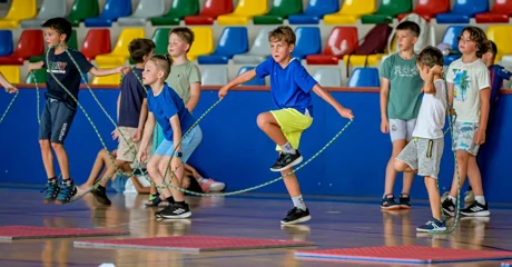 FOTO Stotinjak osnovnoškolaca uživalo u sportskim aktivnostima, ali i edukativnim radionicama