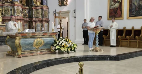 Vjernici u ponoć krenuli na 46 kilometara dug put vjere i nade