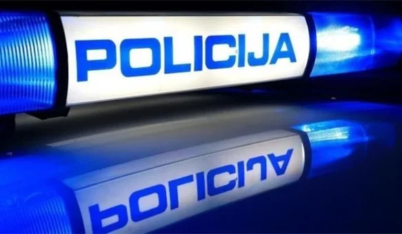 U Tužnom 25-godišnjak autom naletio na vozača mopeda