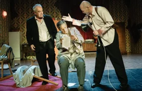 Scena iz predstave "Balkanski špijun" koja se nalazi na repertoaru HNK u Varaždinu