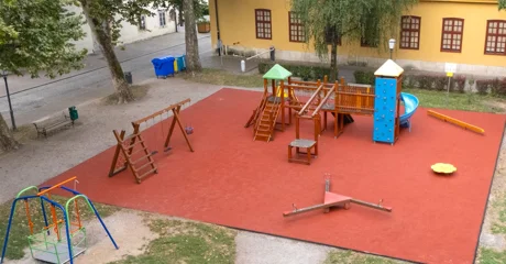 Nova gumena podloga na dječjem igralištu u Habdelićevoj