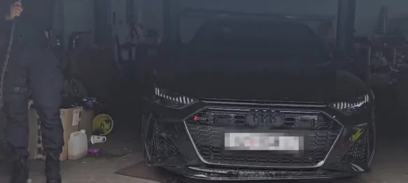 Tijekom pretresa pronađen Audi od 110 tisuća eura, oružje, droga i krivotvorene tablice