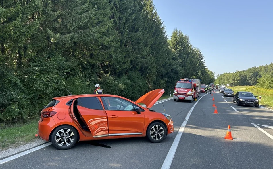 Auto završio na krovu, a petero osoba u bolnici