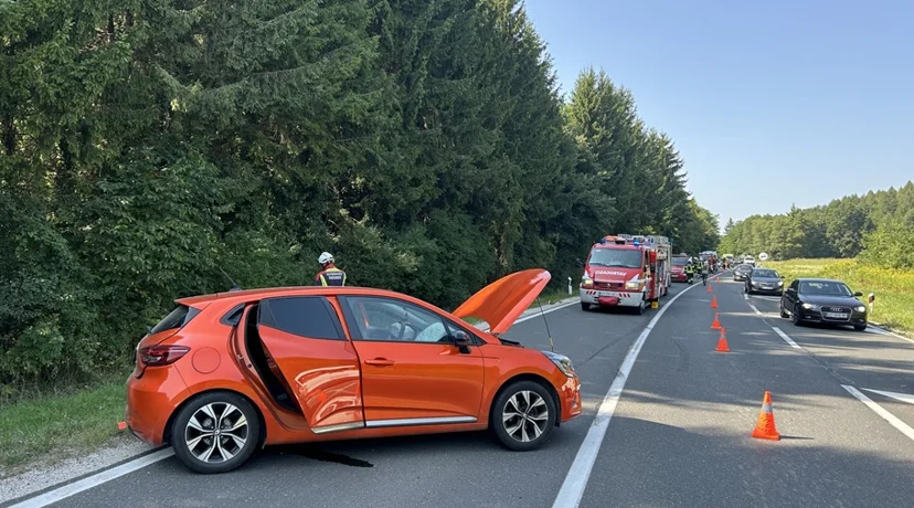 Auto završio na krovu, a petero osoba u bolnici