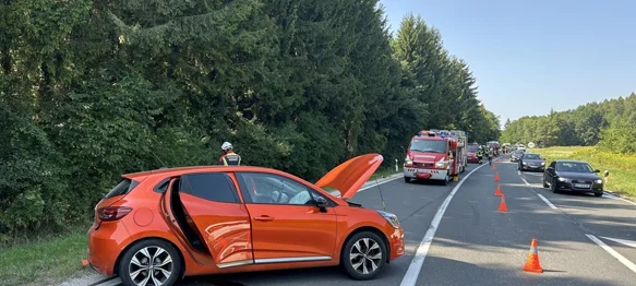 Auto završio na krovu, a petero osoba u bolnici