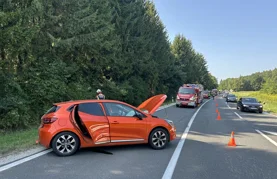 Auto završio na krovu, a petero osoba u bolnici
