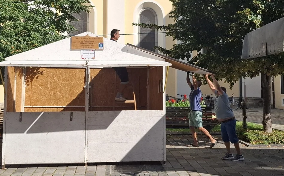 FOTO Kućice i štandovi su tu, lunapark niče, a uskoro će i glavna pozornica