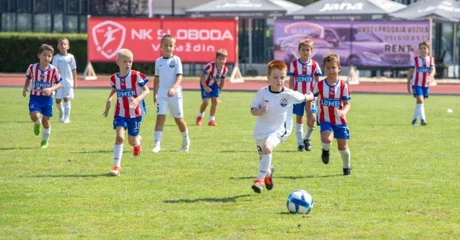 Sjajna atmosfera, kvalitetan nogomet i nezaboravno druženje! Prijavite ekipu i budite dio međunarodnog nogometnog turnira