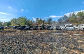 FOTO: Gorjela vozila na divljem deponiju