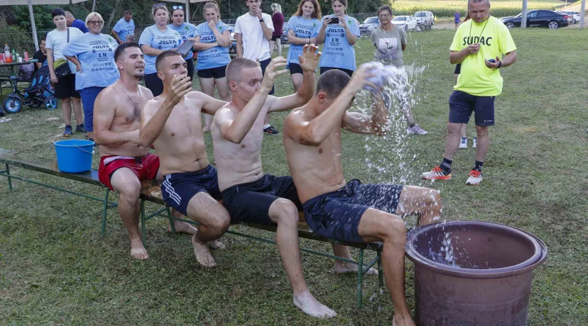 “Lizno okretni gemišt s jabukama”, hranjenje male djece v Zagorju, vožnja tački s putnikom na slijepo: Sve to u Stažnjevcu!