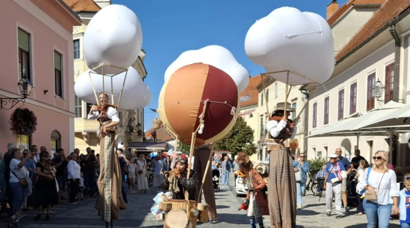 VIDEO: Neobični putnici na oblacima očarali Varaždin