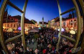 FOTO Veselo će biti na gradskim ulicama, nasmijavaju vas Iva i Gloria