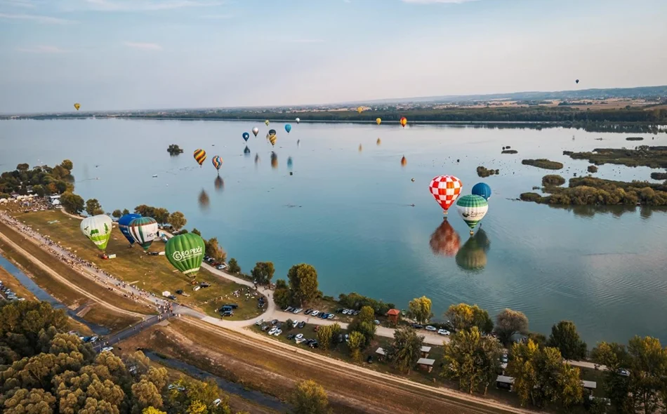 Šareni spektakl na nebu uz mnoštvo balona na vrući zrak