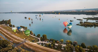 Šareni spektakl na nebu uz mnoštvo balona na vrući zrak