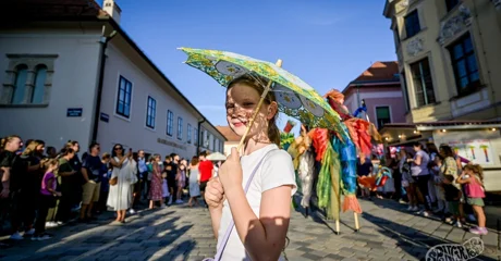 Urban i Minea na Starome gradu, &bdquo;Komušanje mozga&rdquo; kod vile Bedeković
