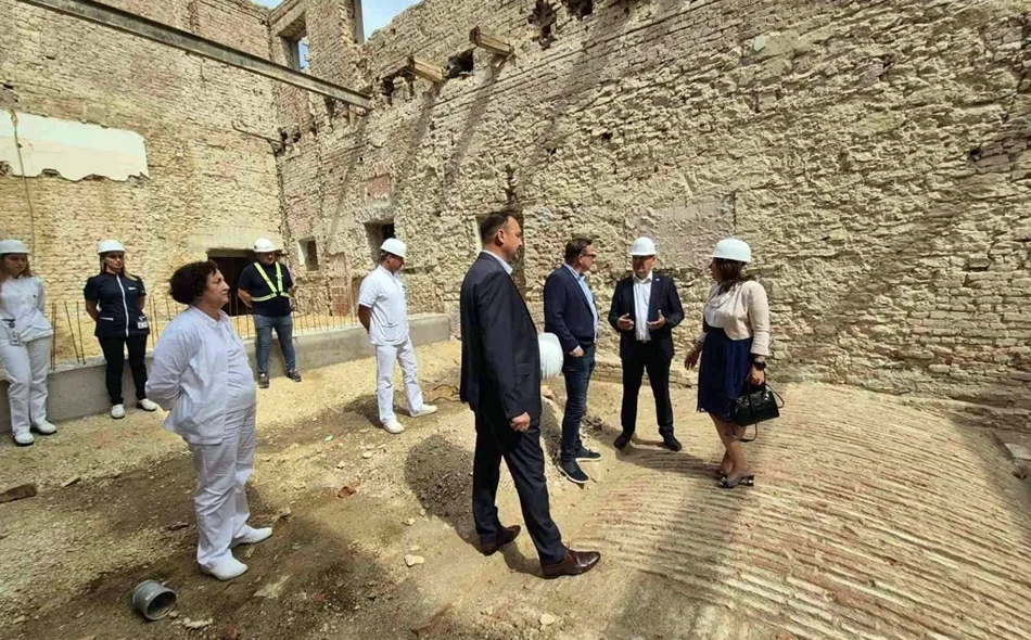 Ministrica u obilasku gradilišta: &bdquo;Ulaganja podižu kvalitetu zdravstva&rdquo;