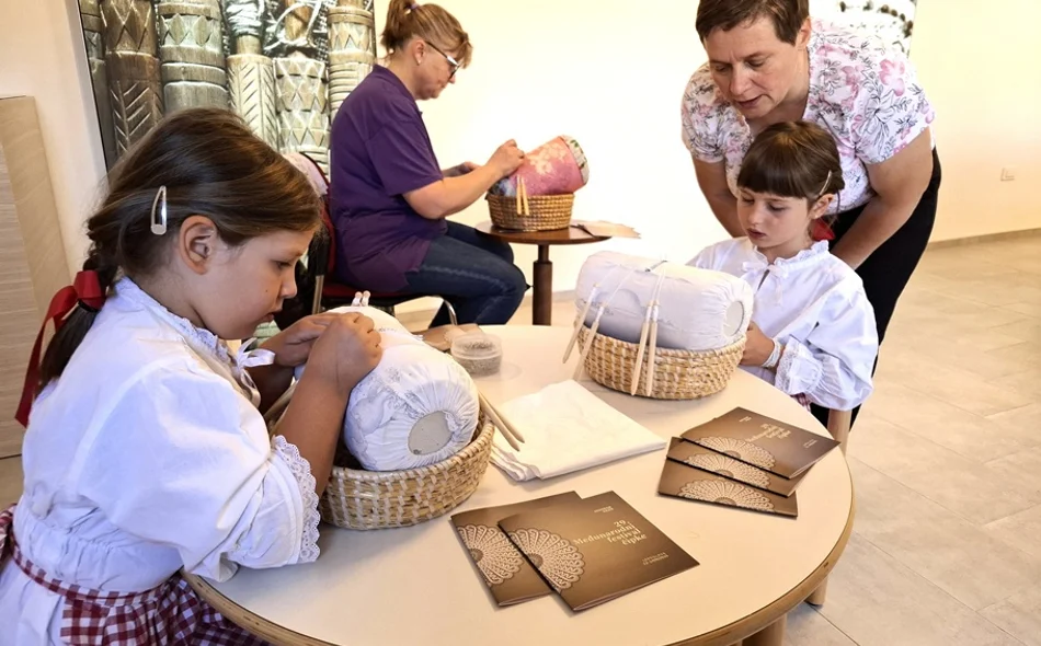 AUDIO Predstavljaju se čipkarice iz 11 europskih zemalja