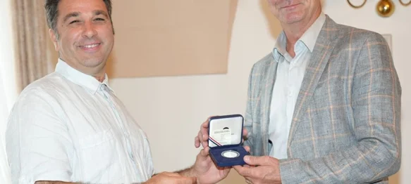 Stogodišnjaku na poklon limitirana naklada medalja