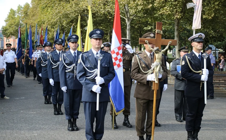FOTO Hrvatska vojska i policija hodočastili u svetište Predragocjene Krvi Kristove