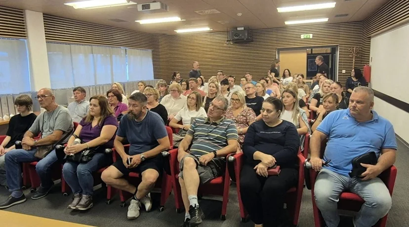 Grad Novi Marof darovao prijenosna računala svim učenicima prvih razreda svoje Srednje škole