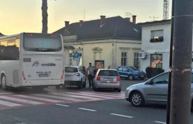 U centru Vidovca sudar dva automobila – budite na oprezu!
