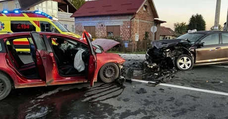 Frontalni sudar automobila u Križovljanu