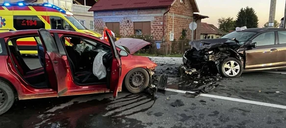 Frontalni sudar automobila u Križovljanu