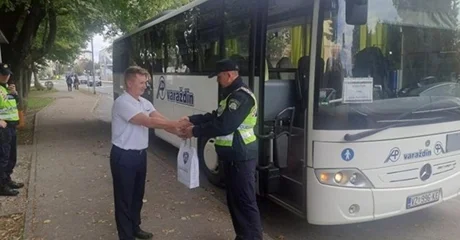 Policija zbog mobitela kaznila 24 vozača, ali jedan je otišao s poklonom!