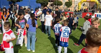 Zagrijavanje navijača uz Zaprešić Boyse i veliki ekran na Kapucinskom trgu