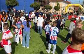 Zagrijavanje navijača uz Zaprešić Boyse i veliki ekran na Kapucinskom trgu