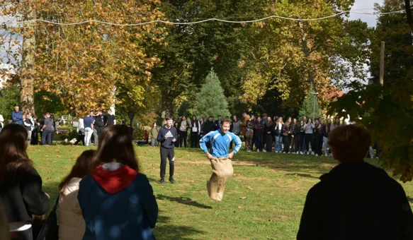 AUDIO I FOTO Ivanečki srednjoškolci ispunili gradski park - okušali se u tradicionalnim seoskim igrama
