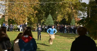 AUDIO I FOTO Ivanečki srednjoškolci ispunili gradski park - okušali se u tradicionalnim seoskim igrama