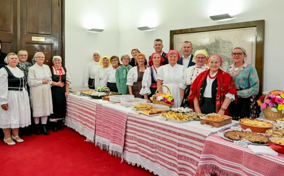 VIDEO I FOTO Mirisi i okusi djetinjstva okupljeni na stranicama „Babičinih recepata”