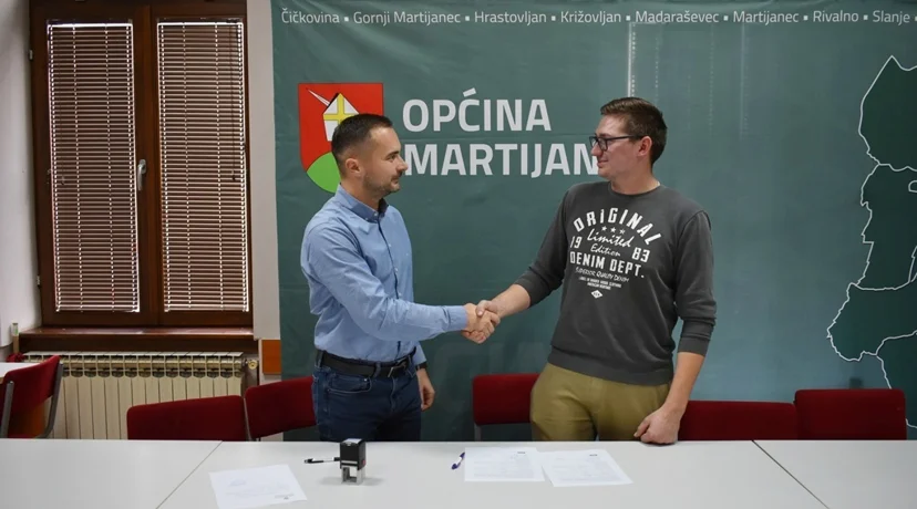 Dodijeljeni prvi ugovori mladim obiteljima za pomoć u rješavanju stambenog pitanja