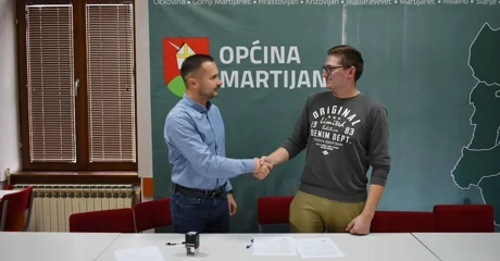 Dodijeljeni prvi ugovori mladim obiteljima za pomoć u rješavanju stambenog pitanja