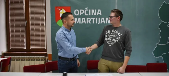 Dodijeljeni prvi ugovori mladim obiteljima za pomoć u rješavanju stambenog pitanja