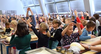 Miris svježih klipića, štrukli i kestena koje su pripremili školarci proširio se Ludbregom