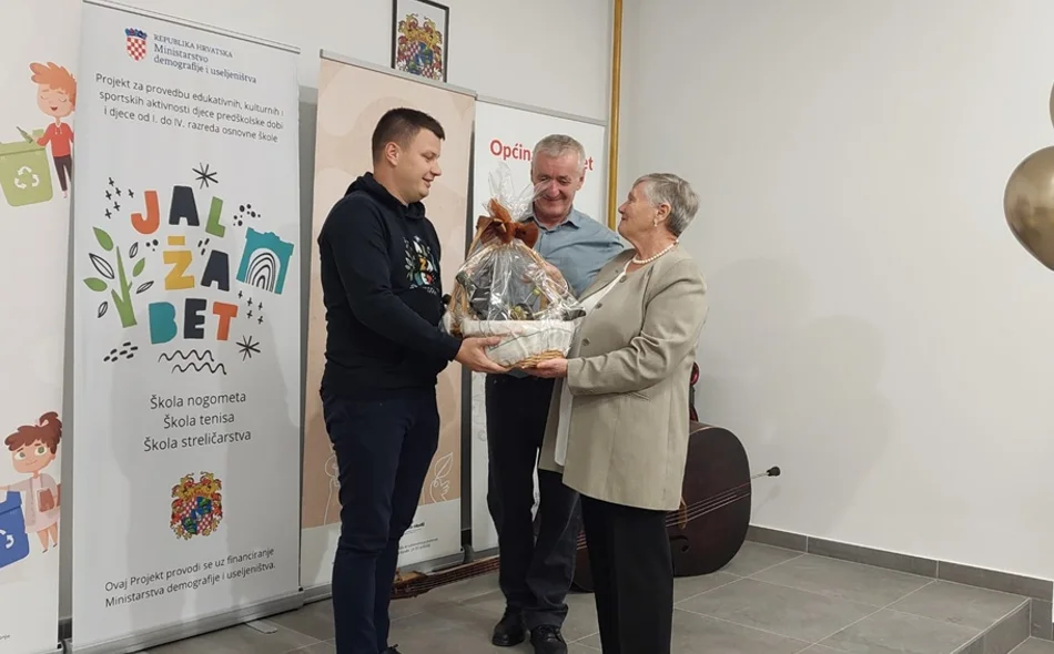 FOTO Mještanima i udrugama predan na korištenje uređeni Društveni dom u Leštakovcu