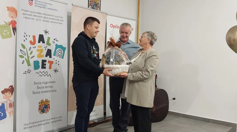 FOTO Mještanima i udrugama predan na korištenje uređeni Društveni dom u Leštakovcu