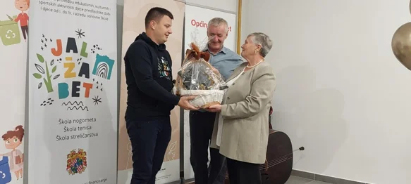 FOTO Mještanima i udrugama predan na korištenje uređeni Društveni dom u Leštakovcu