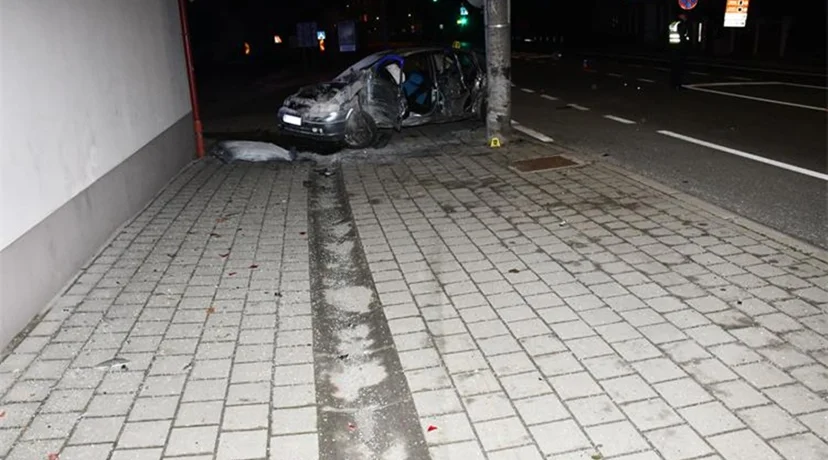 Mladić (21) izazvao sudar i završio u betonskom stupu – ozlijeđene iz auta vadili vatrogasci