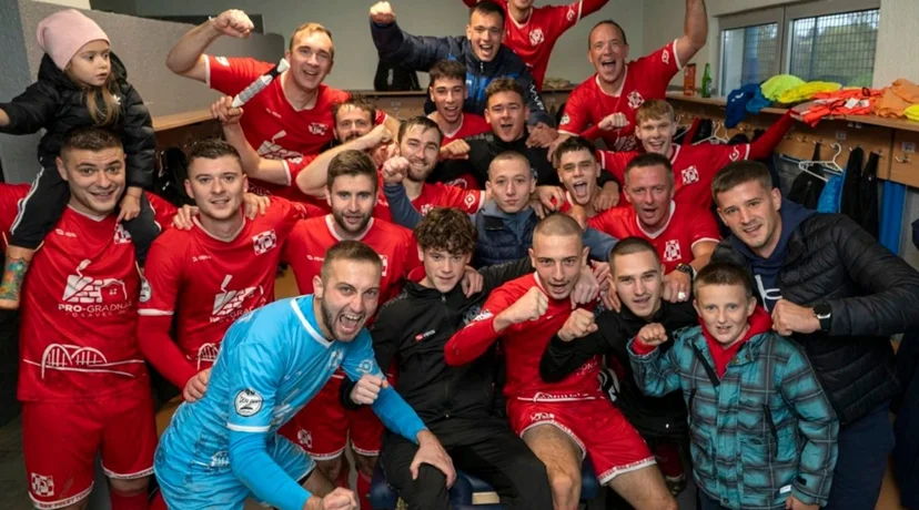 Slavlje igrača ŠNK Poleta iz Tuhovca nakon nove pobjede protiv Jalžabeta