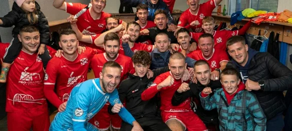 Slavlje igrača ŠNK Poleta iz Tuhovca nakon nove pobjede protiv Jalžabeta