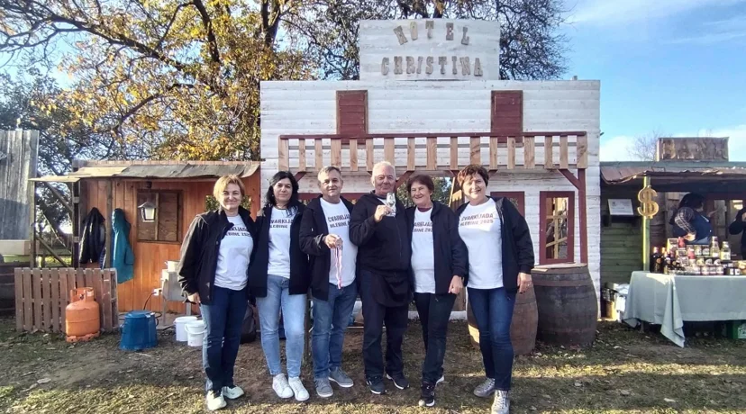 Gradonačelnica Ratković s prijateljima osvojila treće mjesto u topljenju čvaraka u Hlebinama!