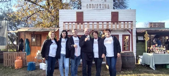 Gradonačelnica Ratković s prijateljima osvojila treće mjesto u topljenju čvaraka u Hlebinama!