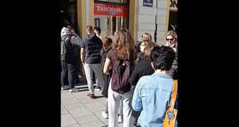 Thompson groznica trese Varaždin: Skoro 20 000 ljudi čeka online u redu za karte, a gužva i pred suvenirnicom