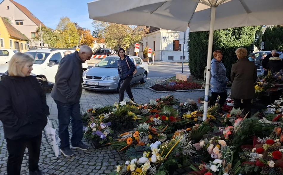 FOTO Aranžmani i multiflore najpopularniji, tek rijetki sami rade svoje cvjetne košarice