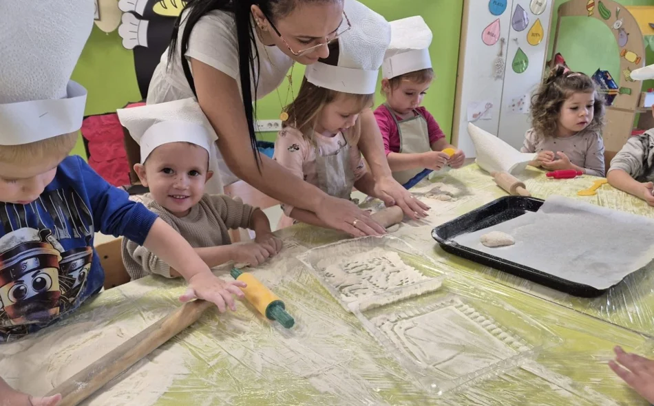 Vrijedne ručice malih pekara iz skupine “Ribice” učile kako nastaju klipići i pereci