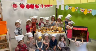 Vrijedne ručice malih pekara iz skupine “Ribice” učile kako nastaju klipići i pereci